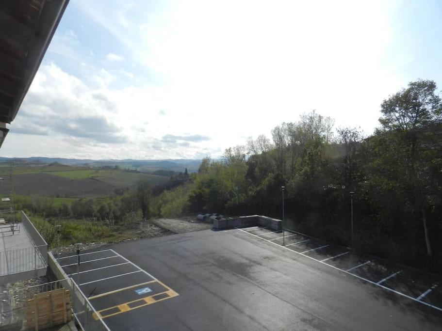 Charming 2.5Room Flat In Center Of Monforte dʼAlba מראה חיצוני תמונה